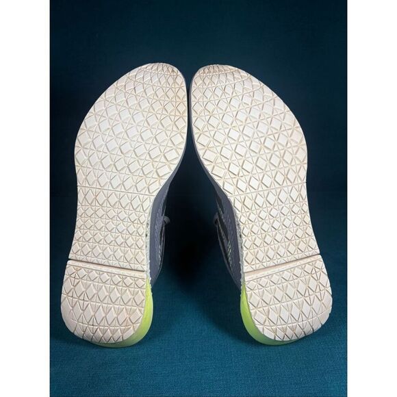 Athletic_Shoes
